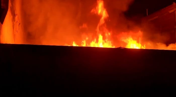 A moving bus caught fire in Ranchi, a major tragedy averted