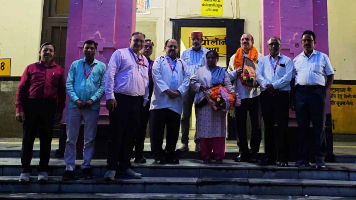 Varanasi News Divisional Hospital shines in Kayakalp scheme gets first place in Purvanchal