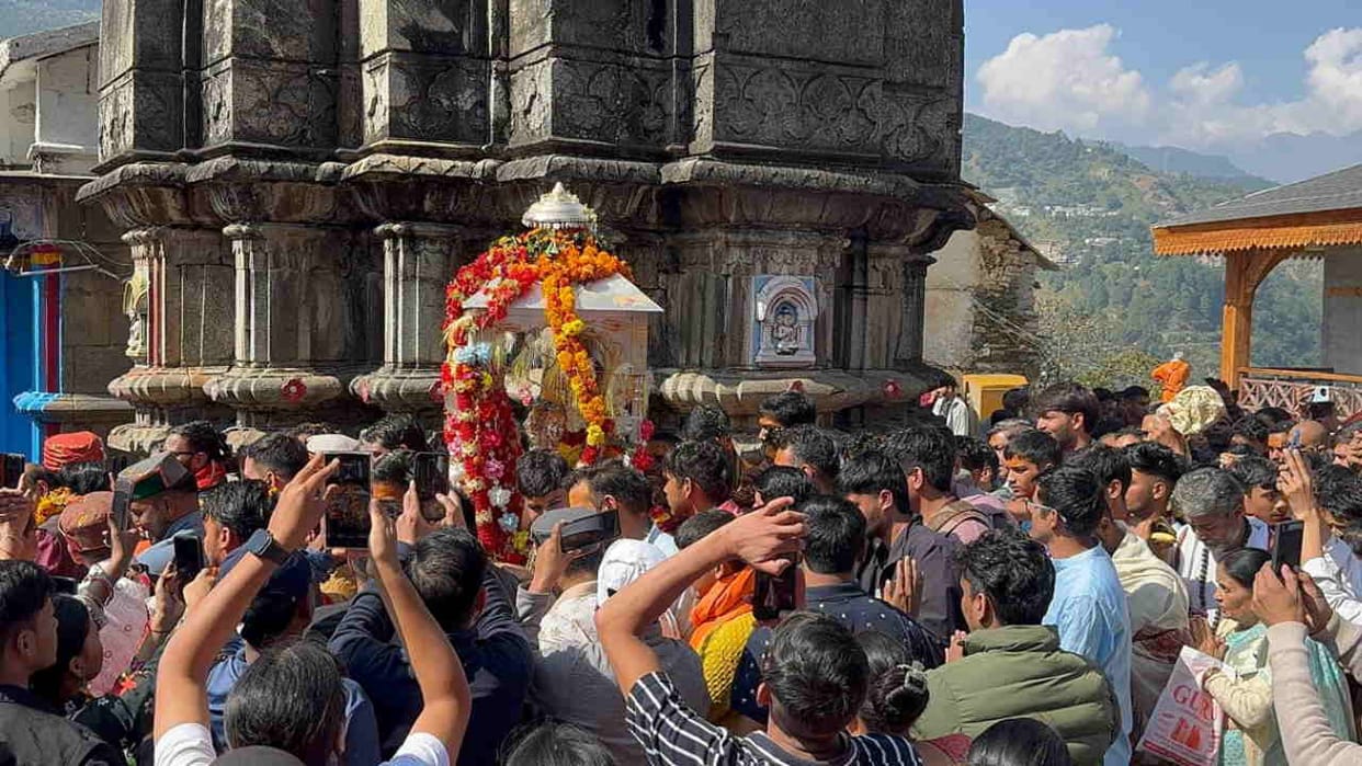 Panchmukhi Doli of Lord Kedarnath installed at Omkareshwar Temple winter seat Uttarakhand news