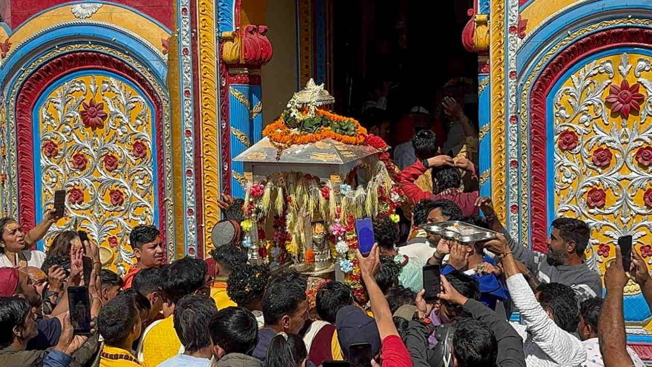 Panchmukhi Doli of Lord Kedarnath installed at Omkareshwar Temple winter seat Uttarakhand news