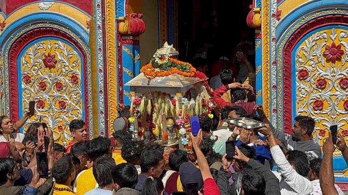 Panchmukhi Doli of Lord Kedarnath installed at Omkareshwar Temple winter seat Uttarakhand news
