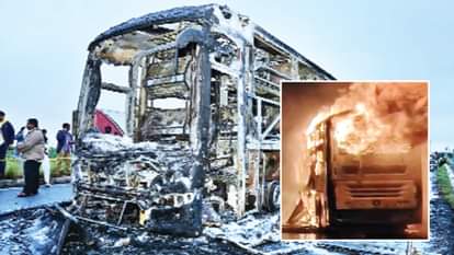 कुरनूल में आग लगने से जलकर खाक हुई बस।