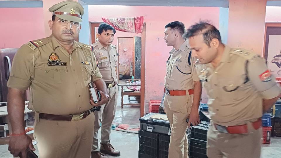 father stabbed his mother to death in front of his innocent child In Gonda Police are searching for him