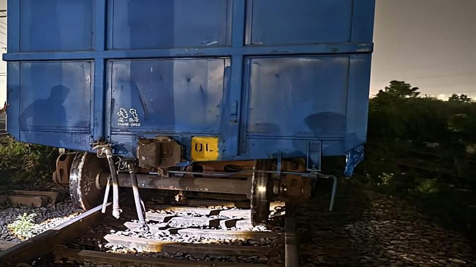 मालगाड़ी का एक डिब्बा पटरी से उतरा