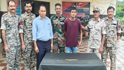 पुलिस की गिरफ्त में आरोपी