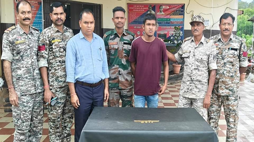 पुलिस की गिरफ्त में आरोपी