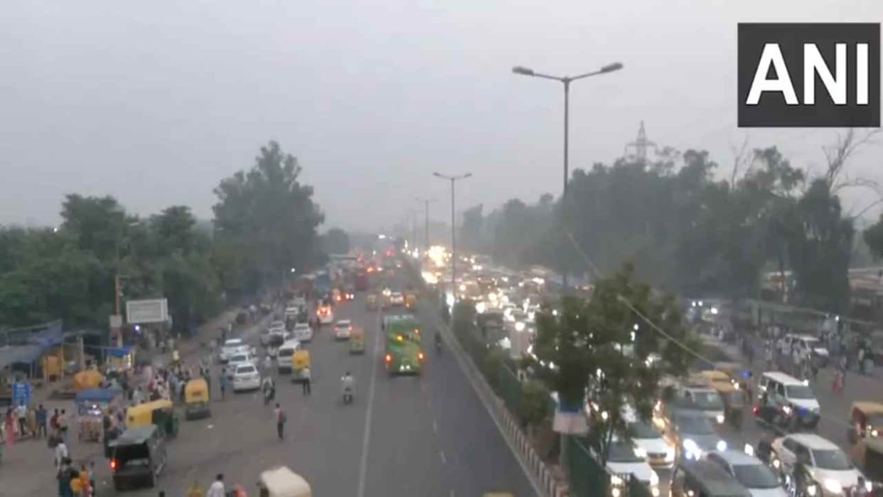 Delhi NCR air quality is 'very poor': Haze covers the sky, Anand Vihar recorded an AQI of 412