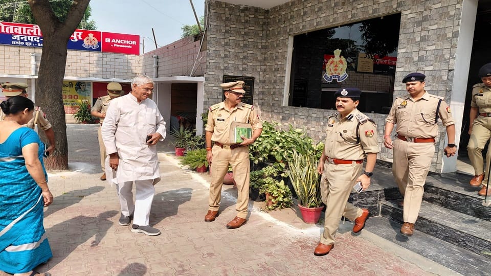 Meerut: Molestation while going to college, girl students left studies, police picket was not deployed