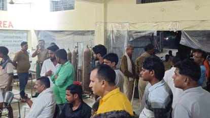 Ballia Two sides beat each other with sticks causing stampede at banquet eight people injured