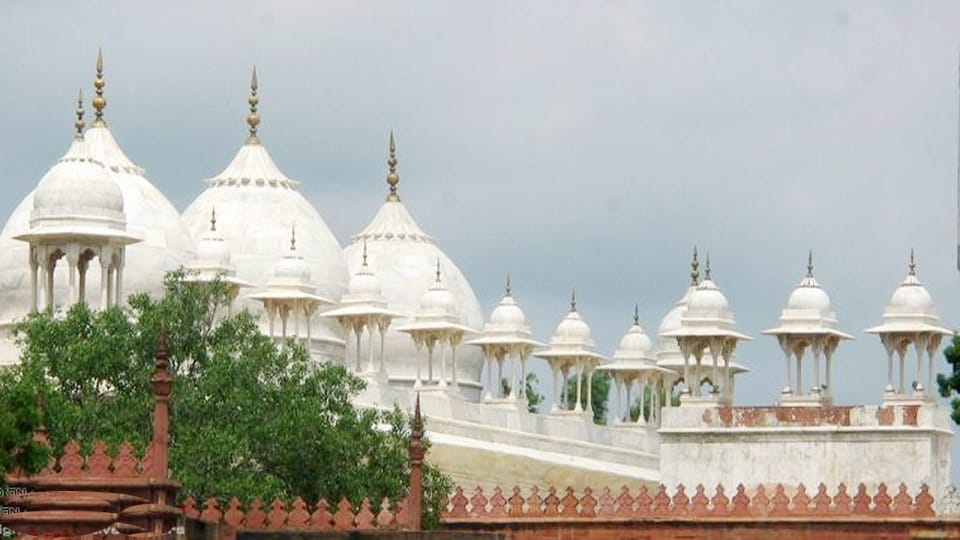 Stone Cornices Being Replaced at Diwan-e-Aam in Agra Fort for Structural Safety