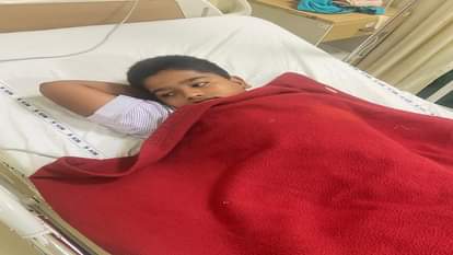 अस्पताल में भर्ती घायल छात्र