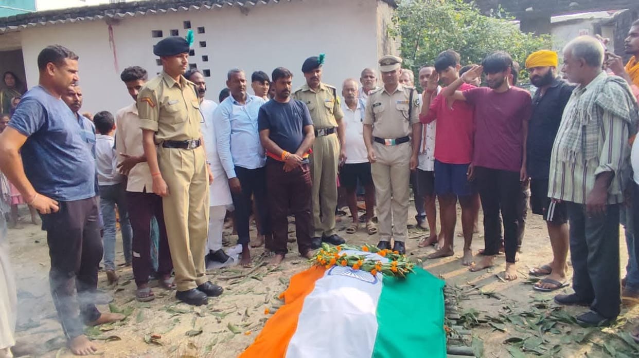 Bihar: Chhath festivities turn into mourning as a BSF jawan returning home dies due to electrocution.