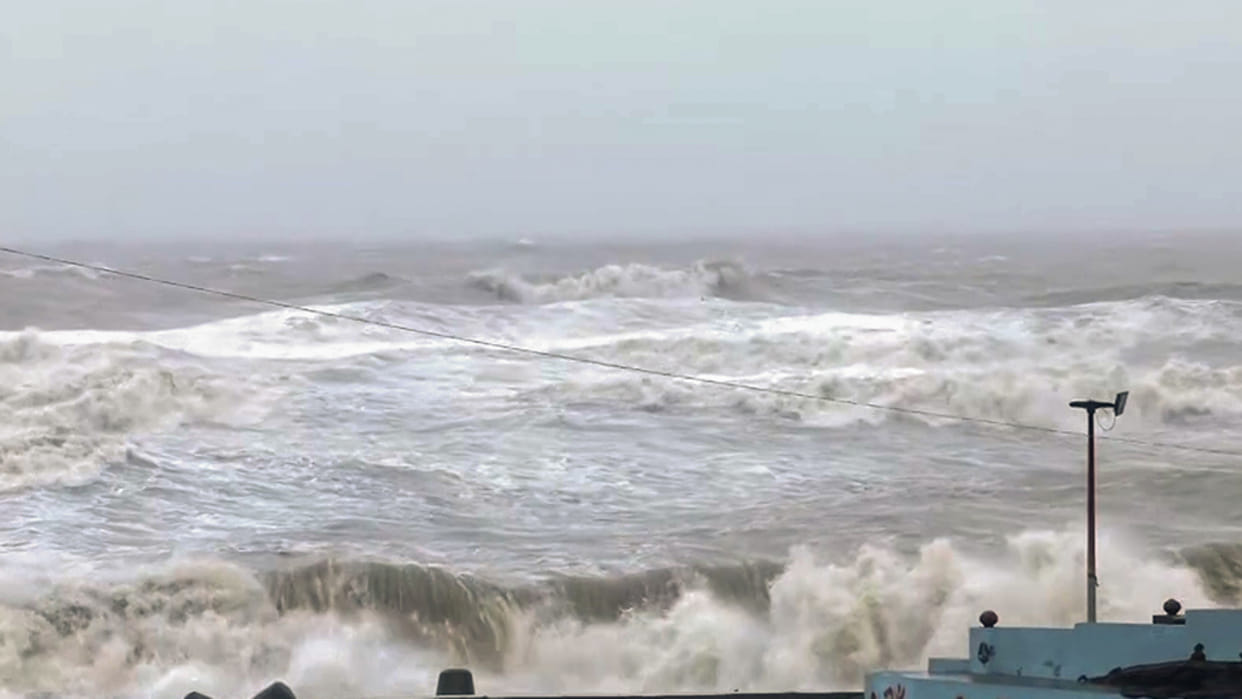 Cyclone Senyar Alert: Heavy Rain Forecast for Tamil Nadu and Kerala