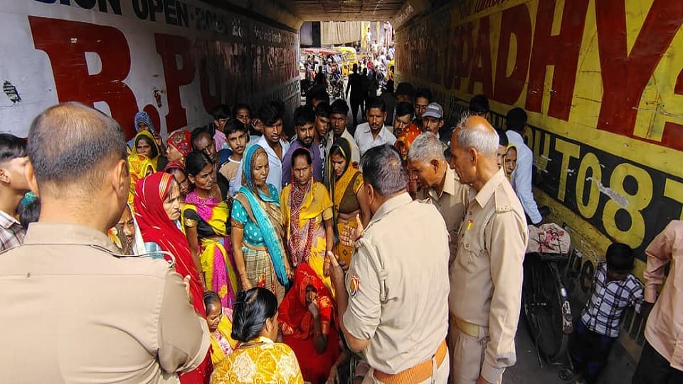 Dead body of youth found on railway track, family members created ruckus alleging murder