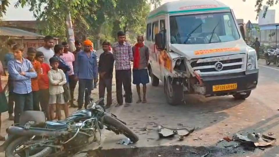 speeding ambulance coming from wrong direction hit bike in Gonda young man died