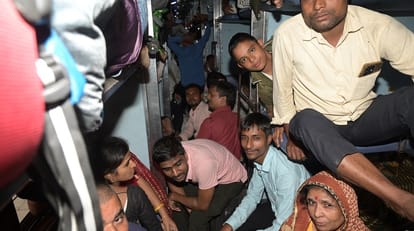 Kanpur joy of going home for Chhath no space even in train gallery trains going to Bihar are getting packed