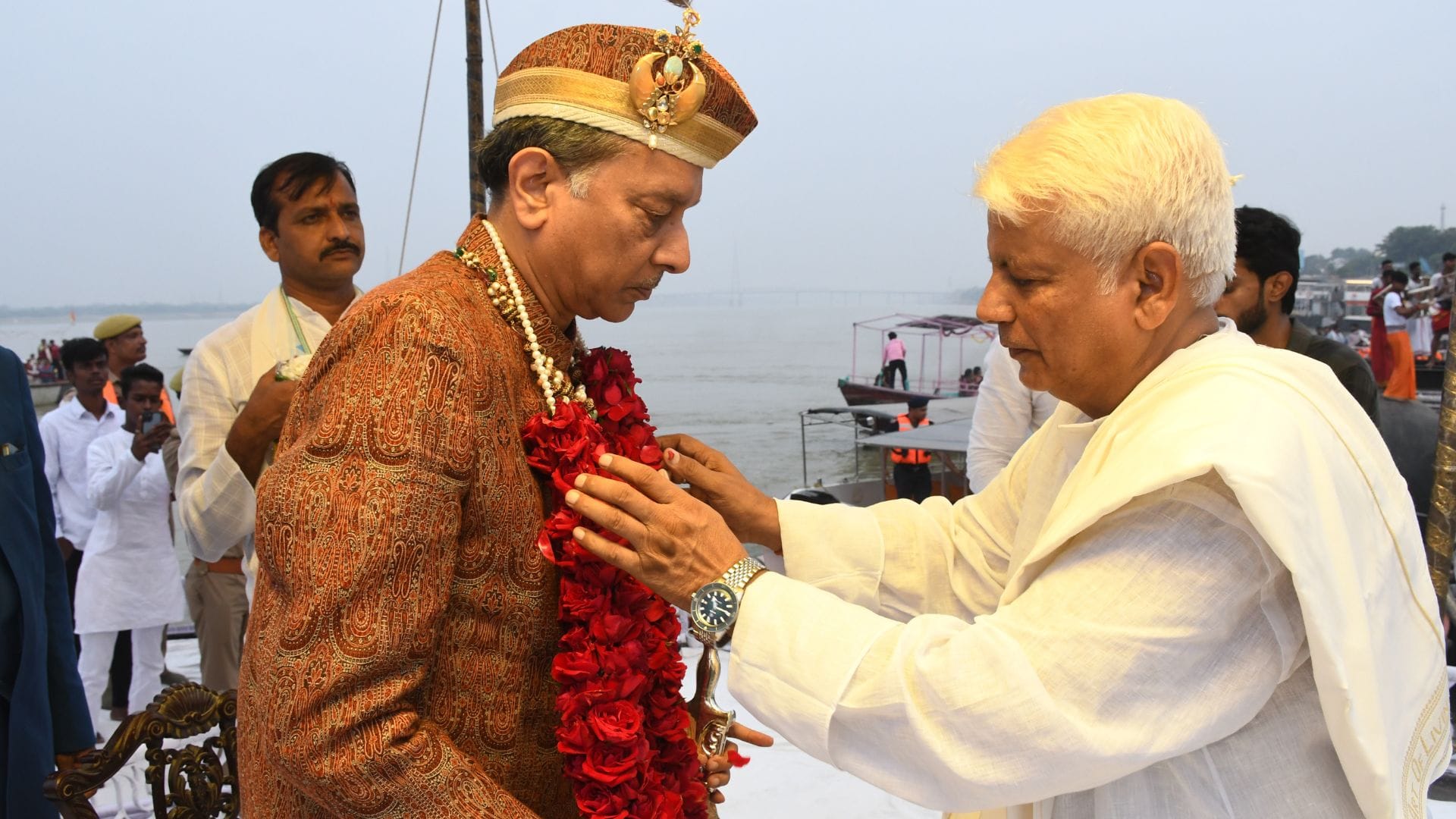 Naganathaya Tulsi Ghat resounds with sound of 251 drums Krishna Aarti jumps into Yamuna