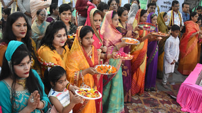Kanpur: idols of Lord Ganesha and Goddess Lakshmi were worshipped with devotion and then immersed with respect
