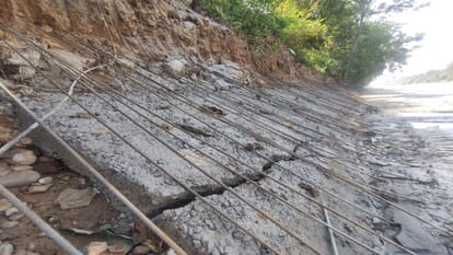 Haridwar As water level in Ganganagar decreased foundation of negligence in construction becomes visible
