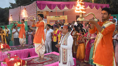 Kanpur: idols of Lord Ganesha and Goddess Lakshmi were worshipped with devotion and then immersed with respect