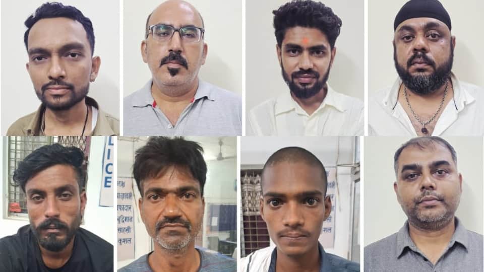 Bhatapara police arrested eight gamblers while gambling