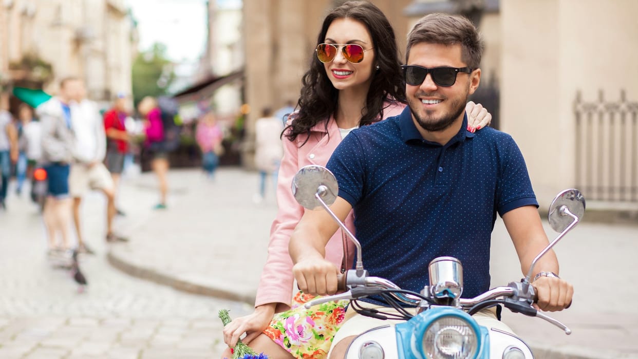 A girl was taking a ride with her boyfriend on a scooter when her father came from behind Viral Post