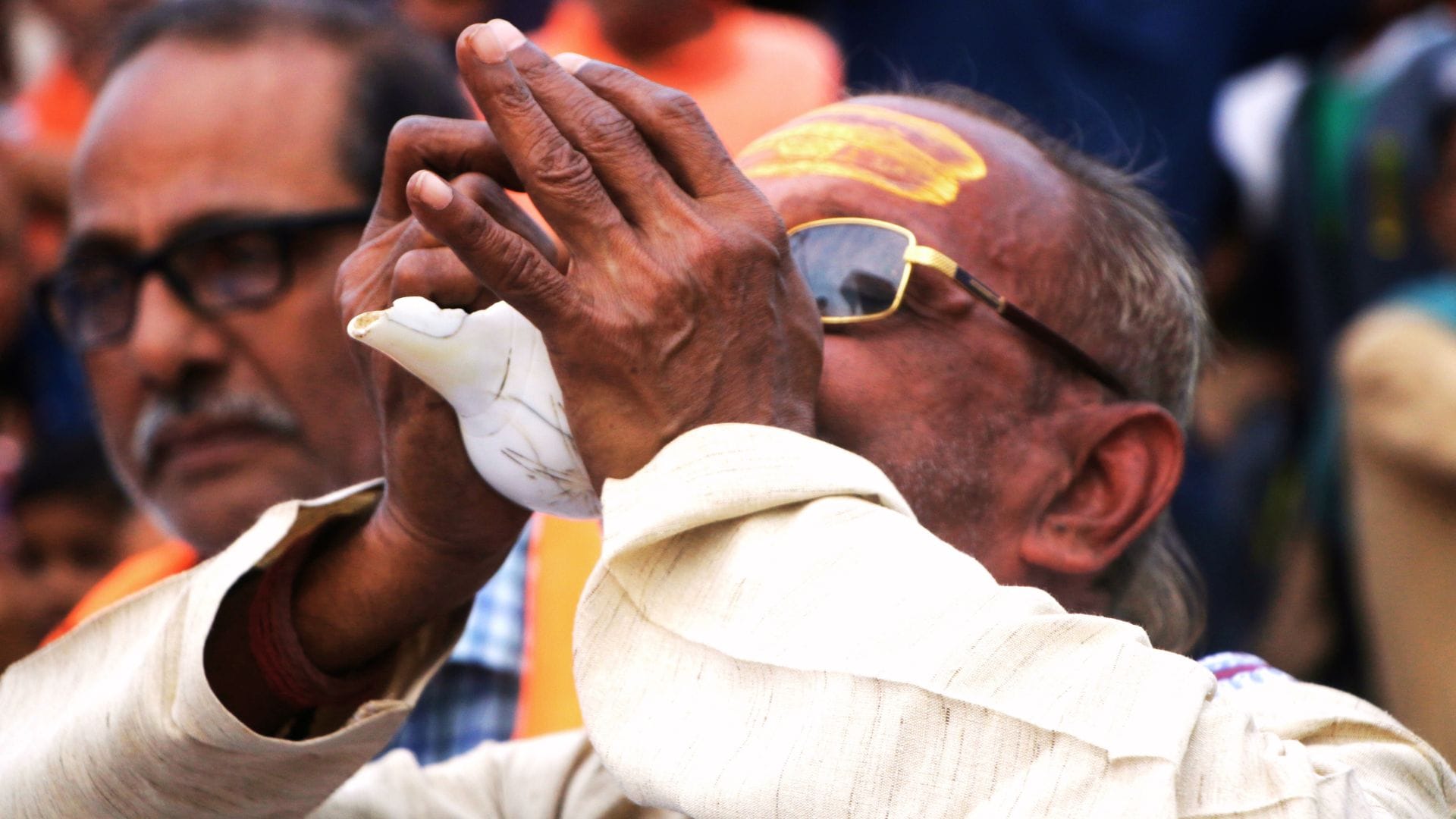 Naganathaya Tulsi Ghat resounds with sound of 251 drums Krishna Aarti jumps into Yamuna