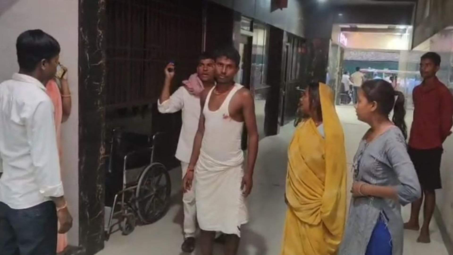 अस्पताल में मौजूद सभी