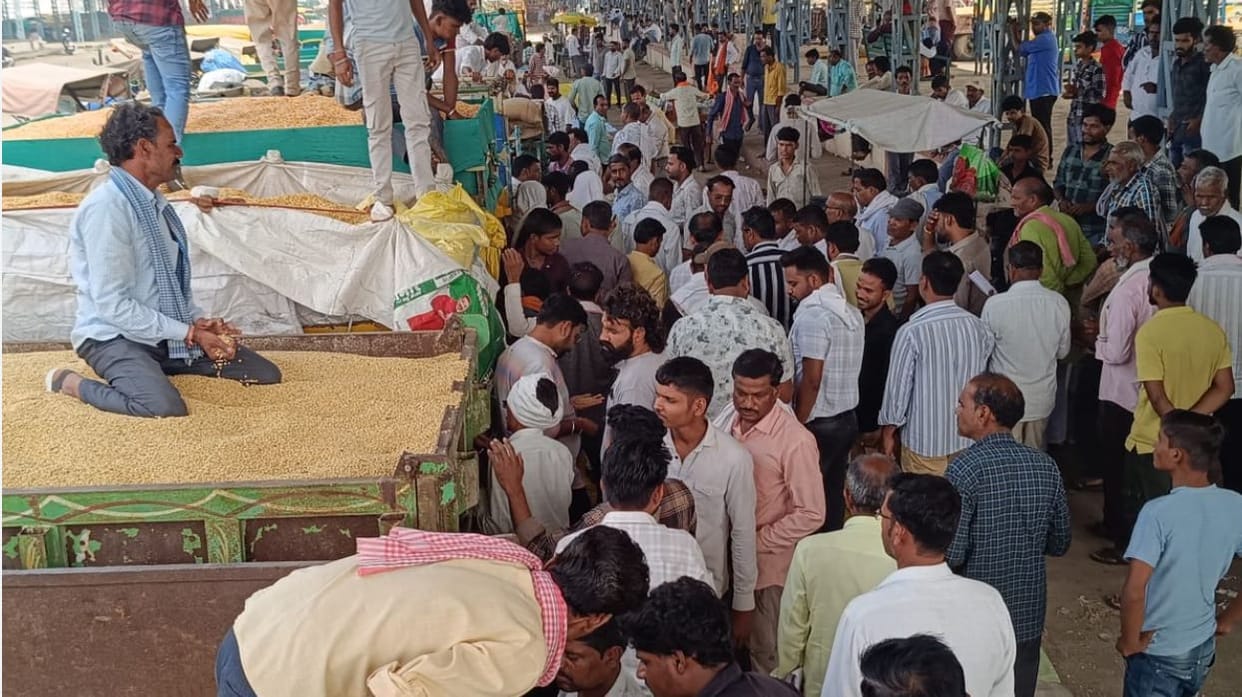 Indore News: Negligence found in Bhavantar Yojana in Indore, officer not found on the spot suspended