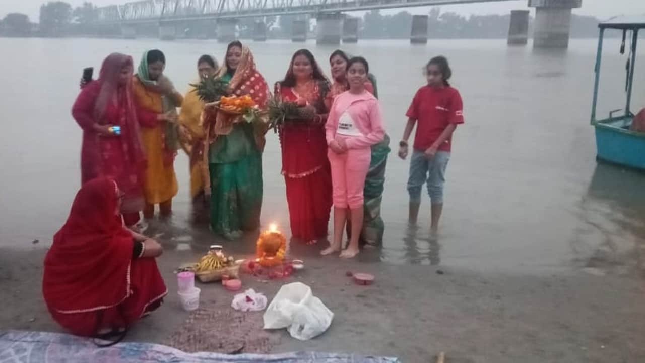 Chhath Puja 2025 devotees offering prayers to the setting sun in Bareilly