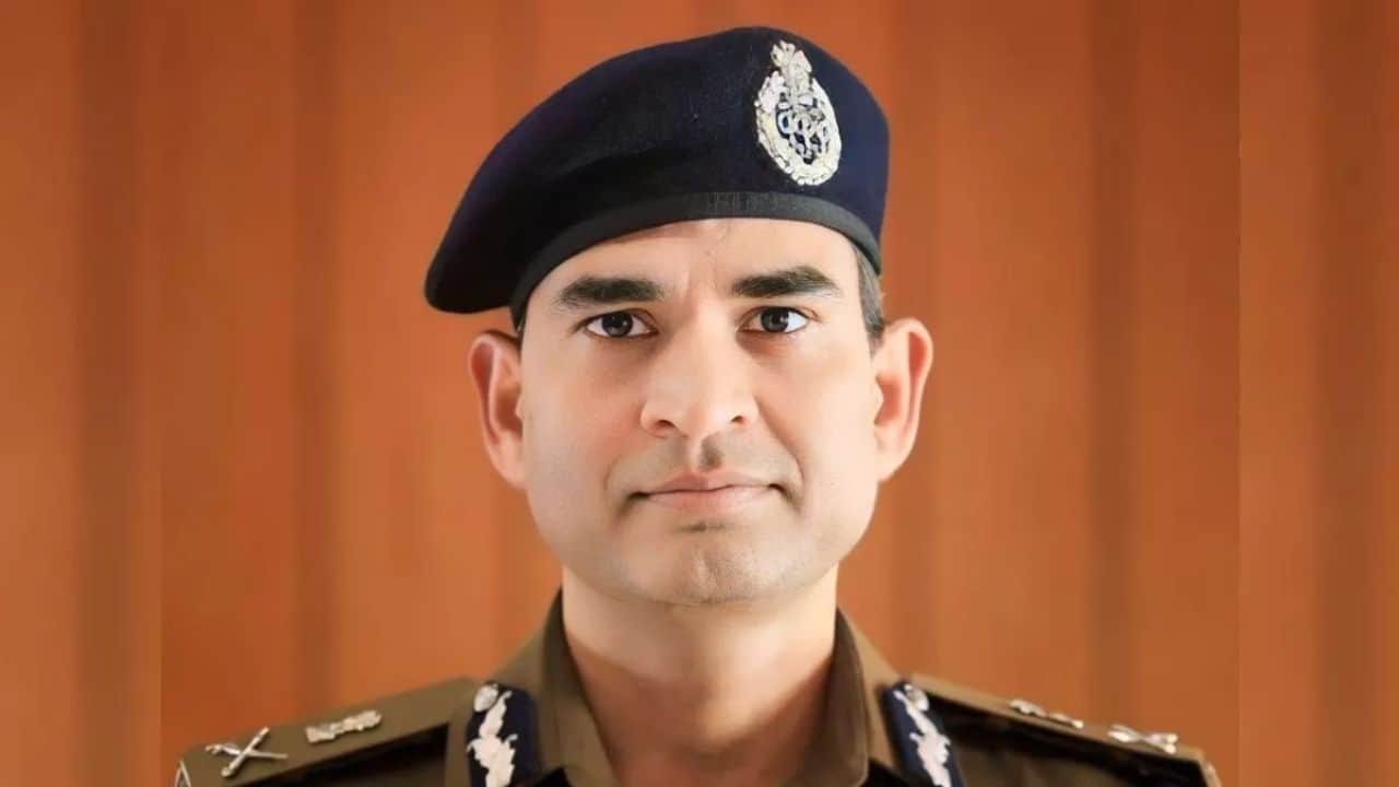 डीजीपी अशोक तिवारी।