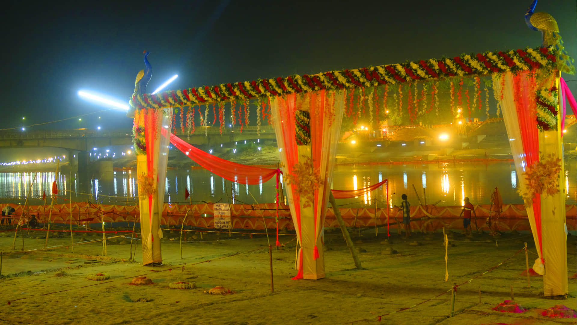 In Gorakhpur Chhath Puja, Arghya will be offered to the setting sun at 5:33 pm on Monday.