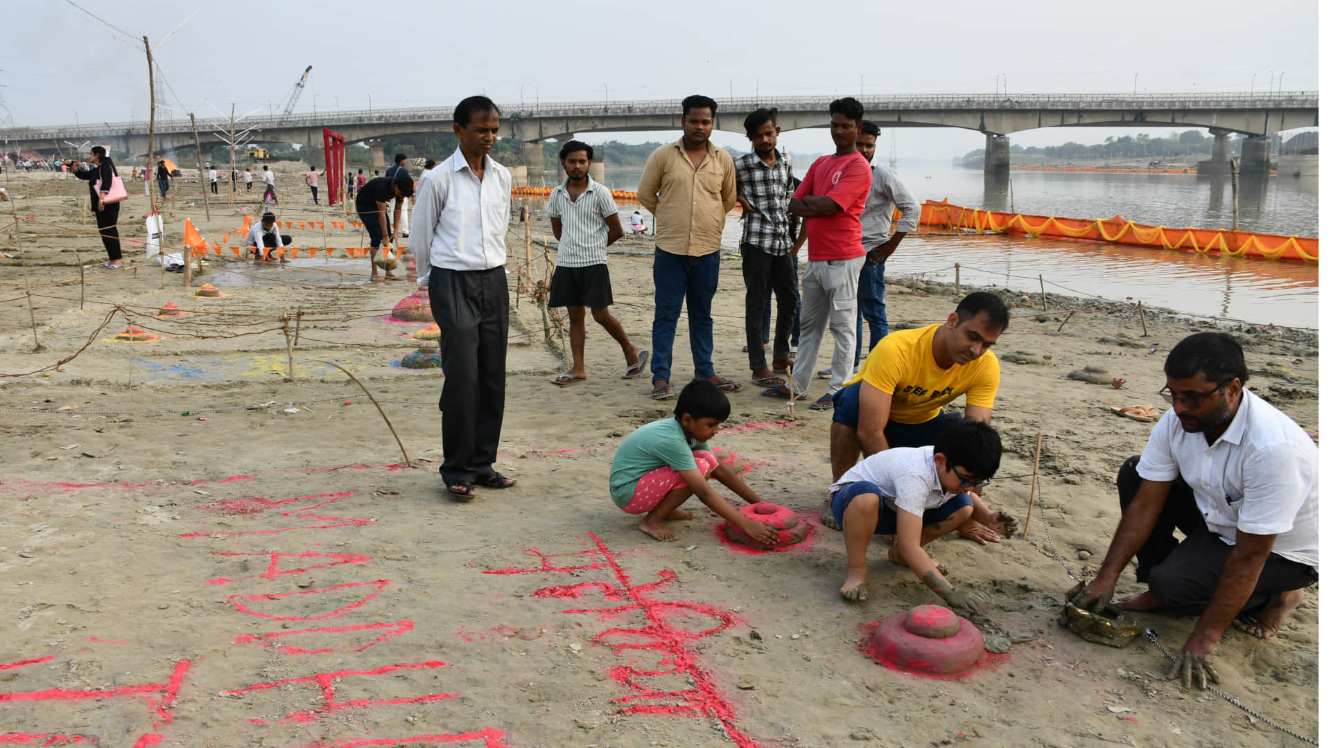 In Gorakhpur Chhath Puja, Arghya will be offered to the setting sun at 5:33 pm on Monday.