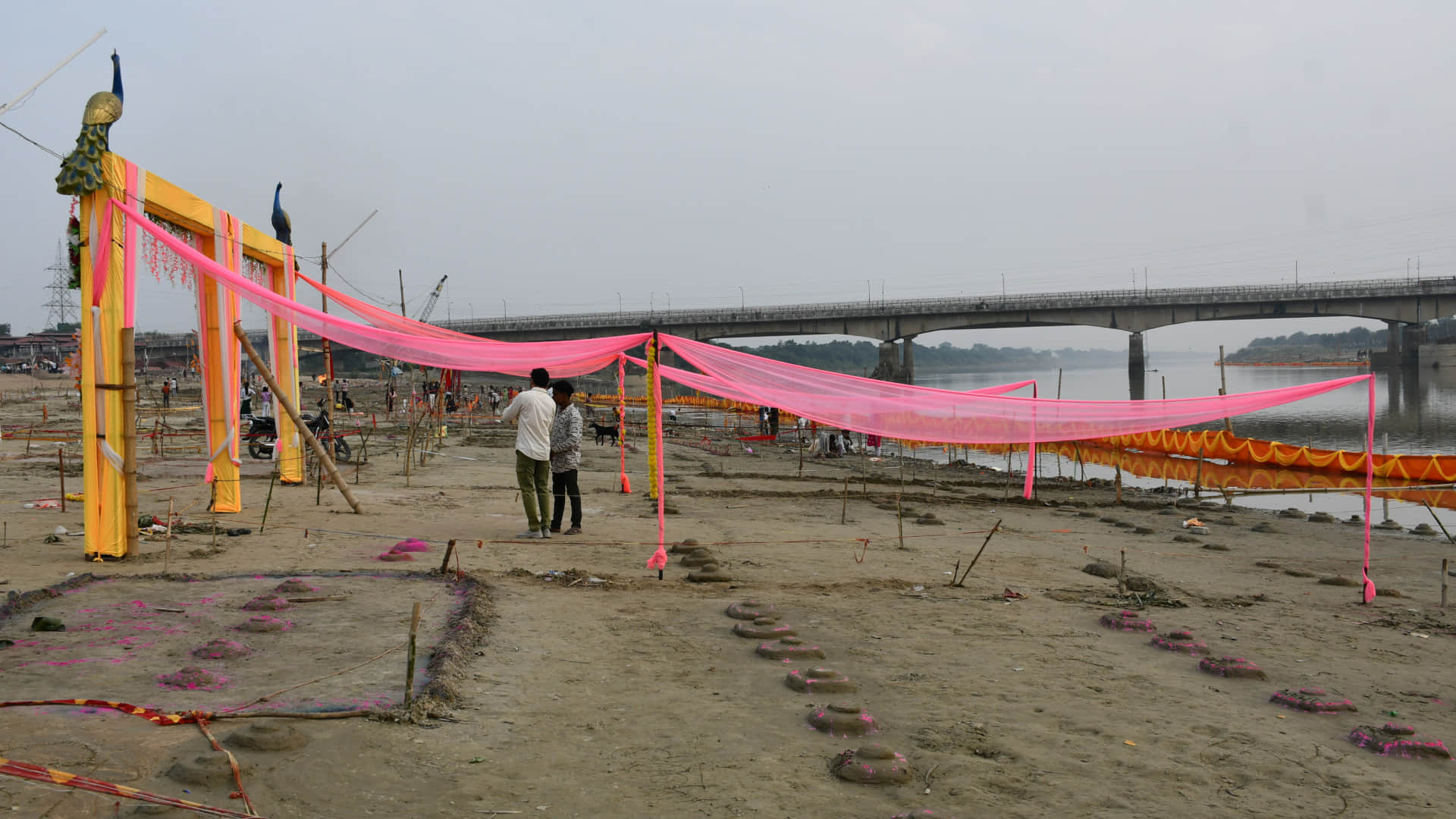 In Gorakhpur Chhath Puja, Arghya will be offered to the setting sun at 5:33 pm on Monday.
