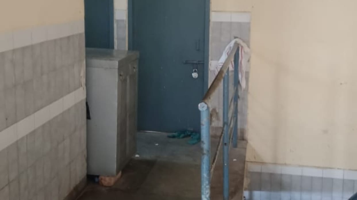 sweeper misdeeds woman at Shahjahanpur Government Medical College