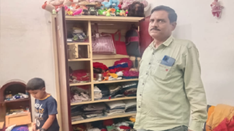Farrukhabad: Jewelry worth six lakh rupees stolen from the home of a collection officer