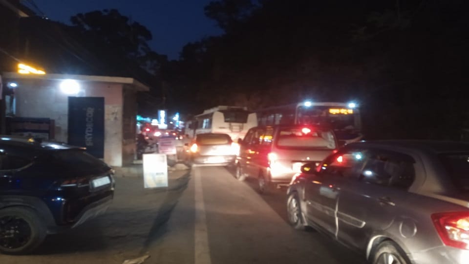 People are troubled by traffic jam in Nainital district