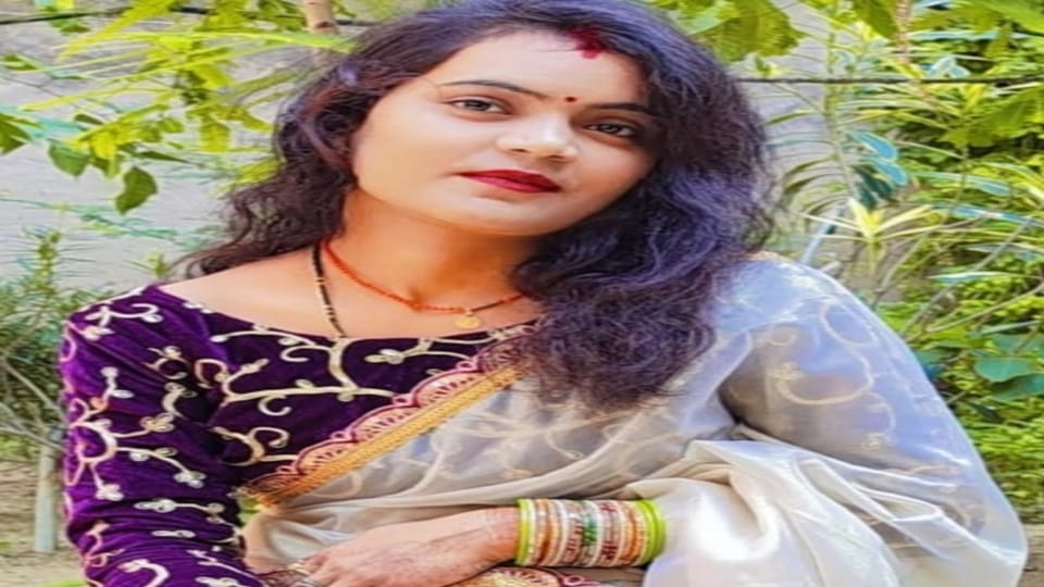 Woman commits suicide by hanging herself