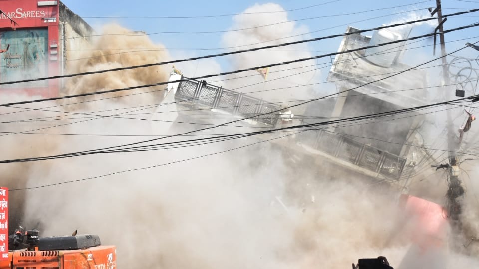 Meerut Central Market complex reduced to rubble in about a 22 seconds photos