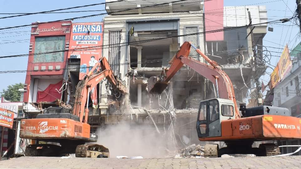 Meerut Central Market complex Dispute escalated from indecency with the junior engineer to demolition