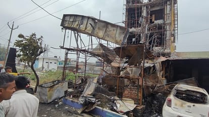 Moradabad: A massive fire broke out in a restaurant after four cylinders exploded.