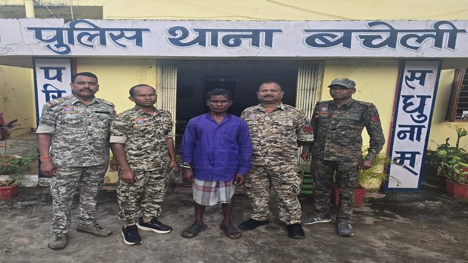 पुलिस की गिरफ्त में आरोपी