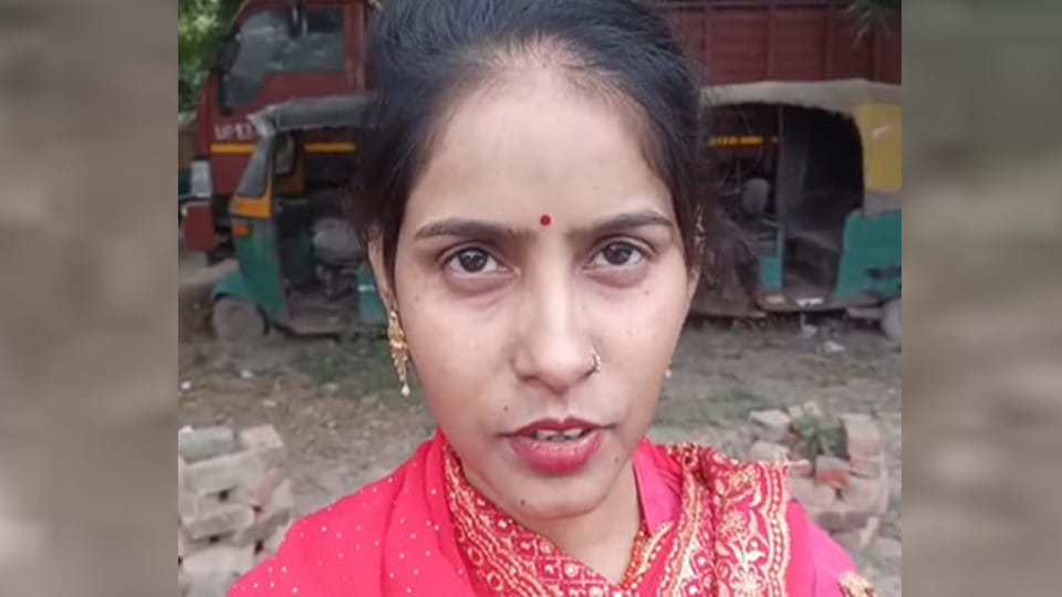Kanpur: Cash and mangalsutra stolen from woman's bag in auto