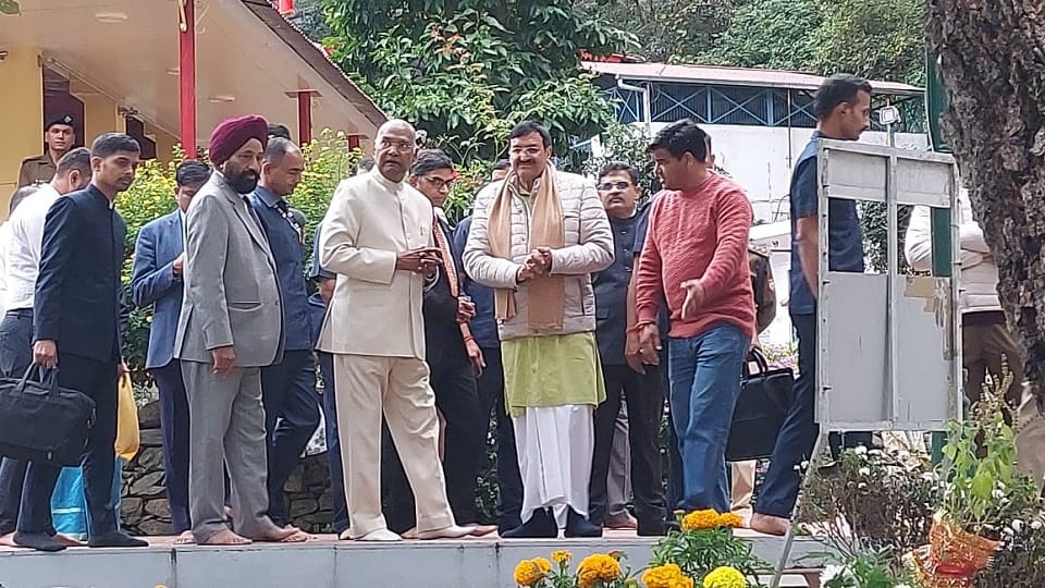 Former President Ram Nath Kovind reached Kainchi Dham
