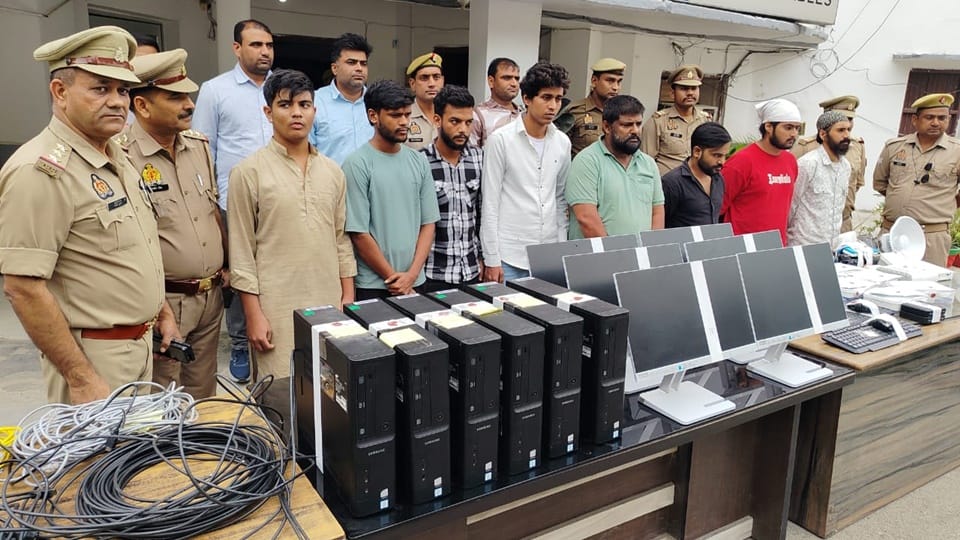 UP: Cyber fraud gang busted in Rampur, 113 ATM cards and passbooks recovered, used to empty accounts in five