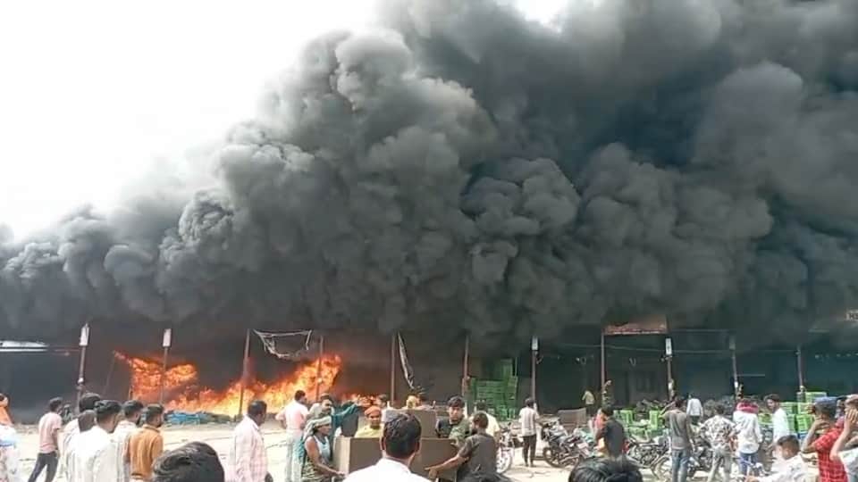 Fire wreaks havoc in wholesale vegetable market loss worth lakhs due to the fire in Bhatapara