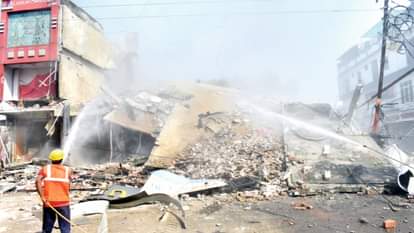 सेंट्रल मार्केट में ध्वस्तीकरण