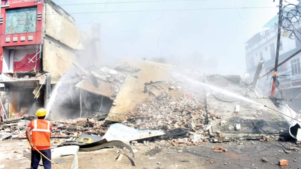 सेंट्रल मार्केट में ध्वस्तीकरण