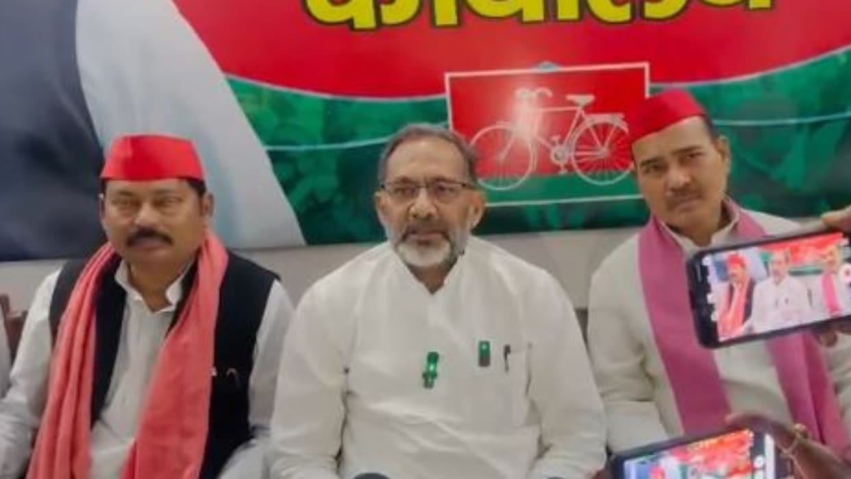 SP spokesperson rajkumar bhati said the party is not in favor of the stone pelters