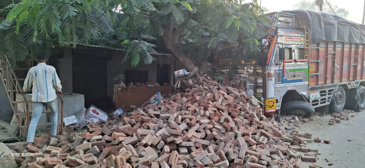 Saharanpur: Speeding Truck Crashes into Shop in Titron, Major Accident Averted